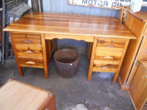 solid Kiaat desk in excellent condition REDUCED!!!